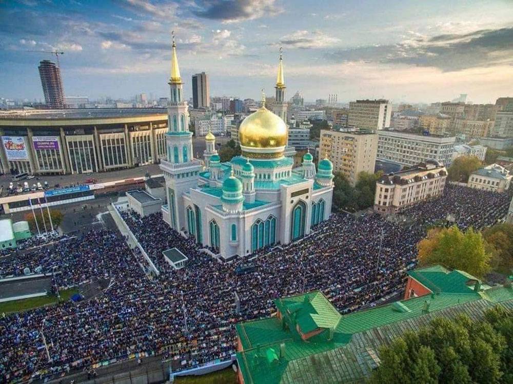 Rusya'dan bayram namazı manzaraları: Camiler yetmedi sokaklar mescid oldu 11