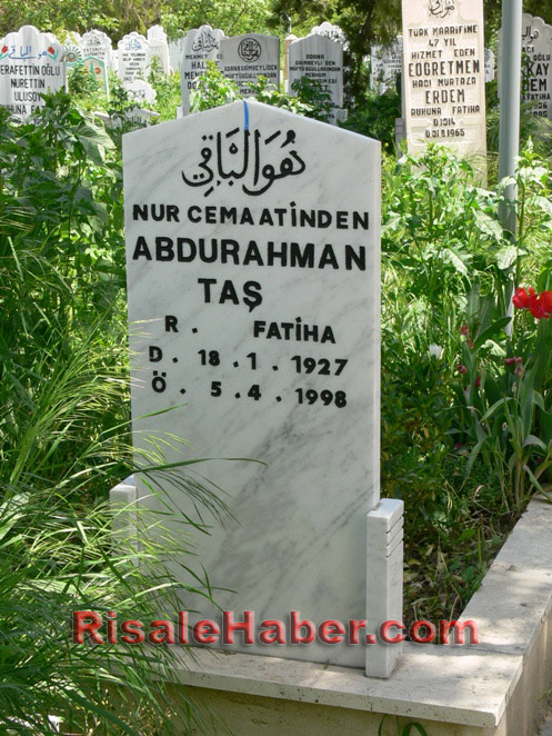 Abdulmecid Nursi'nin kabri 14