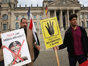 Almanya'da "Sisi ziyareti" protestosu