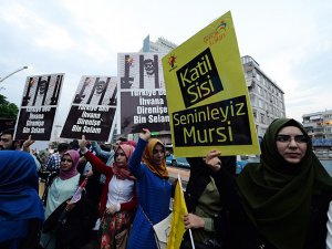 Mursi'ye idam kararı İstanbul'da protesto edildi