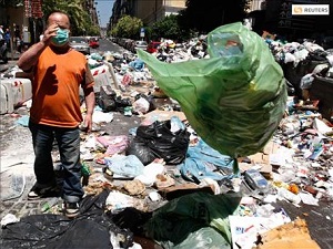 Beyrut sokaklarında çöp yığınları oluştu