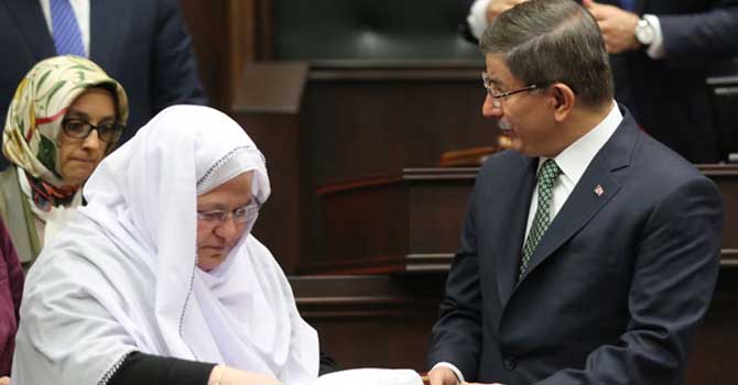 Şalvarlı Kadın Belediye Başkan Zeynep Akgün