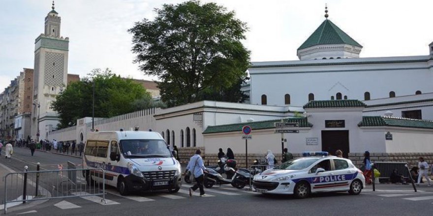 Fransa'nın terörle mücadele bahanesiyle kapattığı cami sayısı 7 oldu