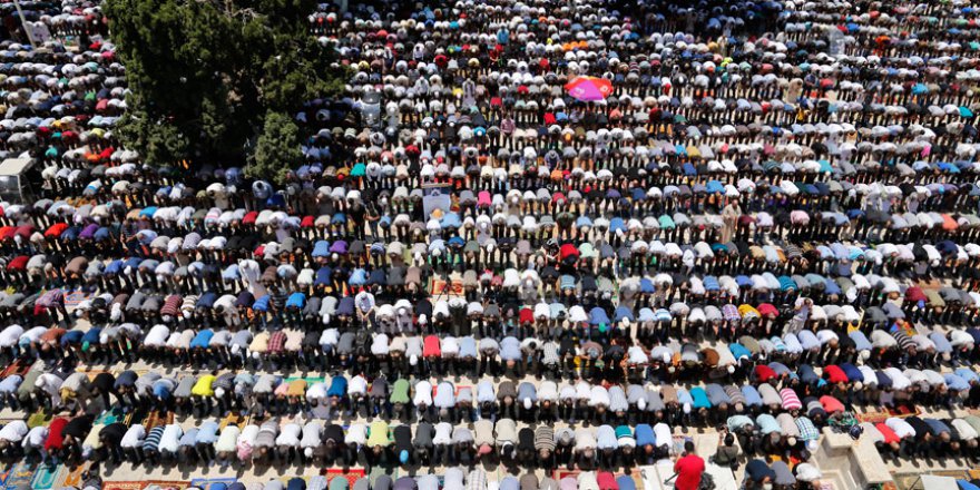 Mescid-i Aksa’da 260 bin kişinin kıldığı cuma hutbesinde İttihad-ı İslam çağrısı