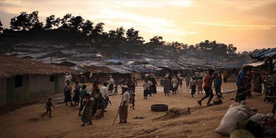 Myanmar, Bangladeş sınırındaki tarafsız bölgede beton engel inşa ediyor