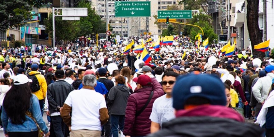 Kolombiya’da "Teröre Karşı Birlik" yürüyüşü