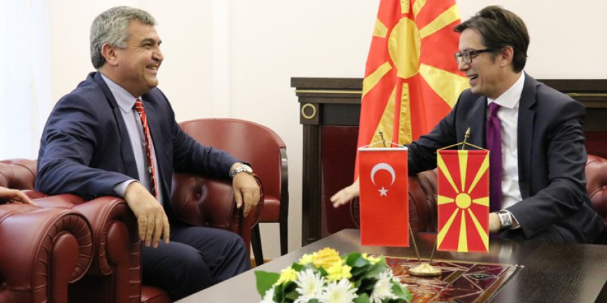 Kuzey Makedonya'nın yeni lideri görev başında