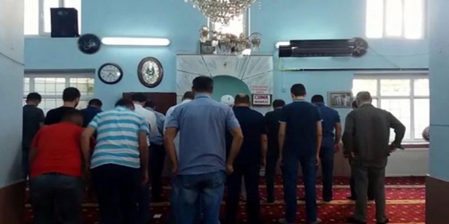 Iğdır'daki camide bayram namazı 2 kez kılındı