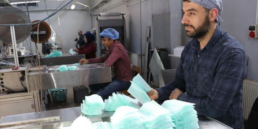 Yozgat'ta maske fabrikası üretimini artırdı