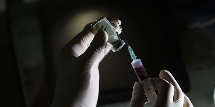 'Kovid-19 aday aşılarının denendiği gençler virüse maruz bırakılsın'