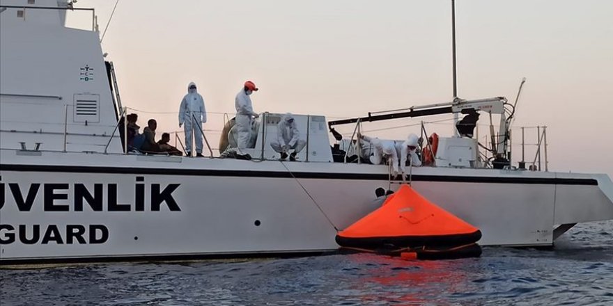 Türk kara sularına geri itilen 74 sığınmacı kurtarıldı