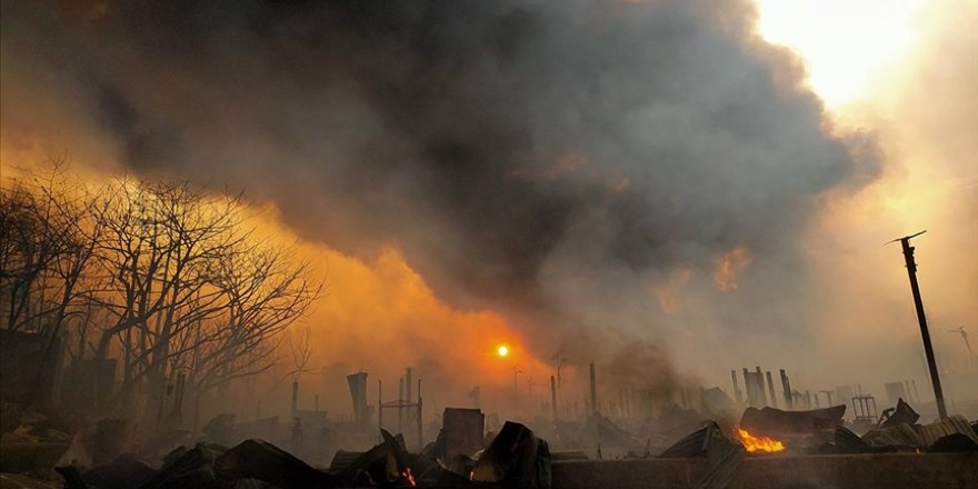 HRW'den Bangladeş'e, kamptaki yangının bilançosunu ağırlaştıran dikenli tellerin kaldırması çağrısı