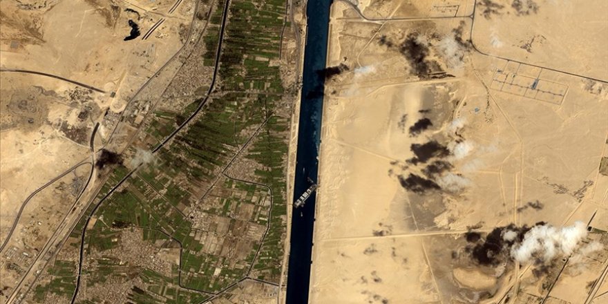 Mısır, Süveyş Kanalı'nın günlerce kapanmasına yol açan gemiyi tazminat alana kadar alıkoyacak