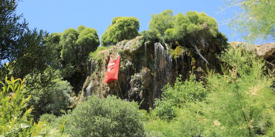 Pargasur Şelalesi doğal güzelliğiyle eşsiz manzaralar sunuyor