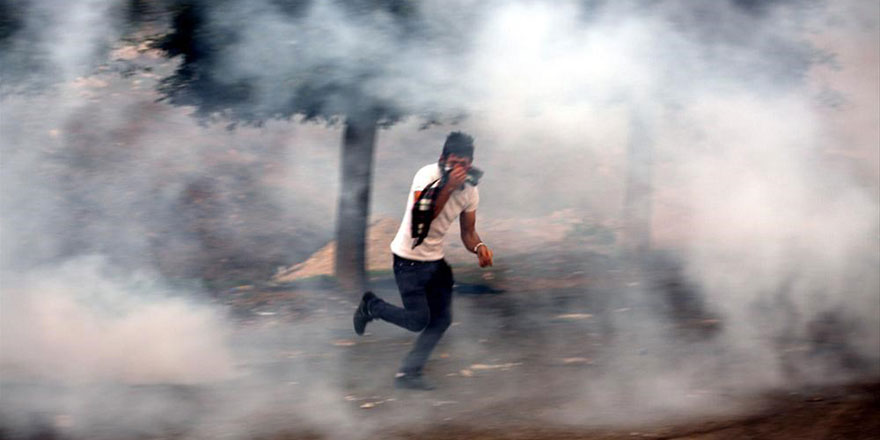 İşgalci İsrail askerleri, cuma namazı sonrası cemaate gaz bombalarıyla saldırdı - Vimarsana News