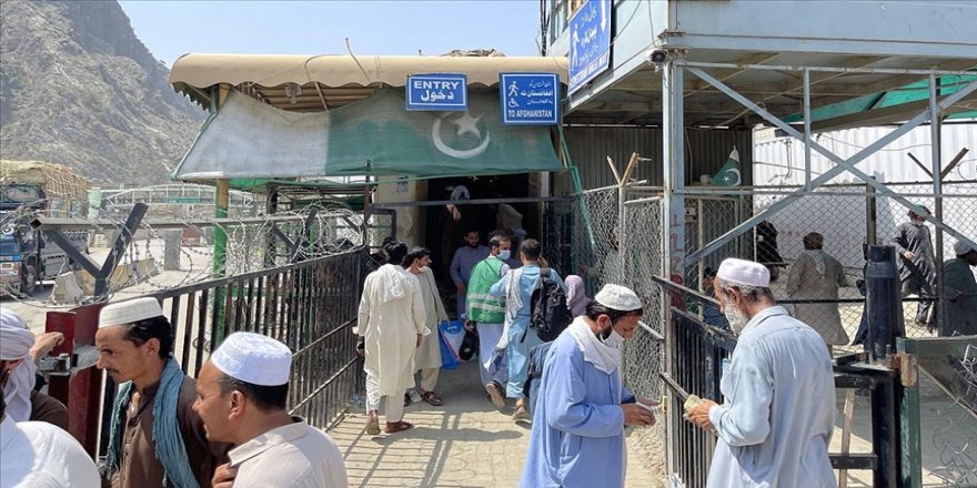Pakistan'a gitmek isteyen Afganların sınırdaki bekleyişi sürüyor - Vimarsana News