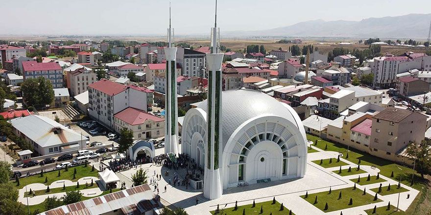 Mimarisi ile dikkat çeken cami, Said Nursi'nin sözleri ile açıldı - Vimarsana News