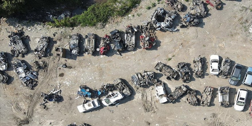 Selde hurdaya dönen araçlar felaketin boyutlarını gözler önüne seriyor - Vimarsana News