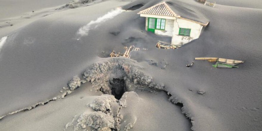 Yanardağ patlamasıyla ‘kül adası’na dönüştü