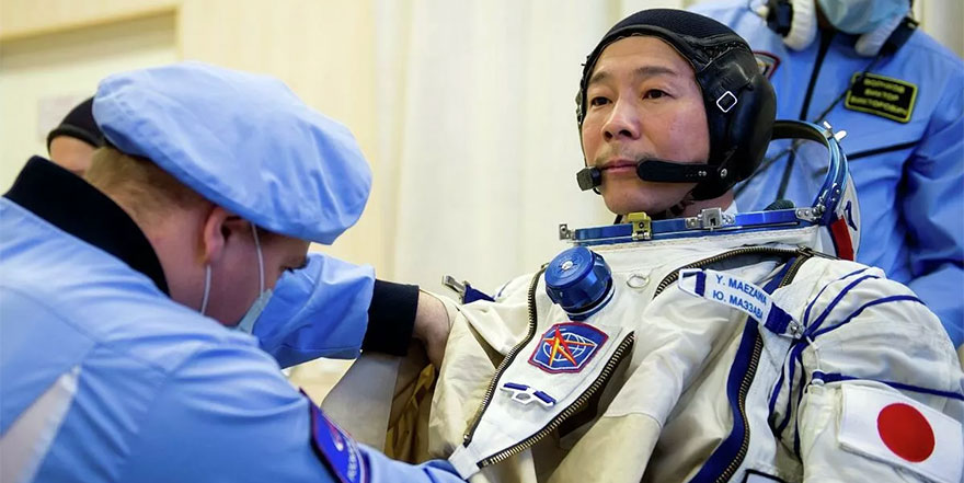 Japon milyarder Maezawa'nın uzay yolculuğu başladı