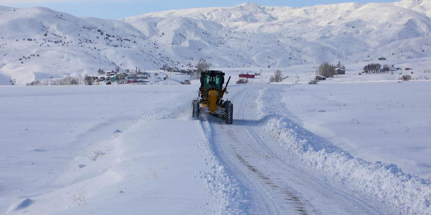 Doğu Anadolu'da 6 ilde 735 köy yolu ulaşıma kapandı