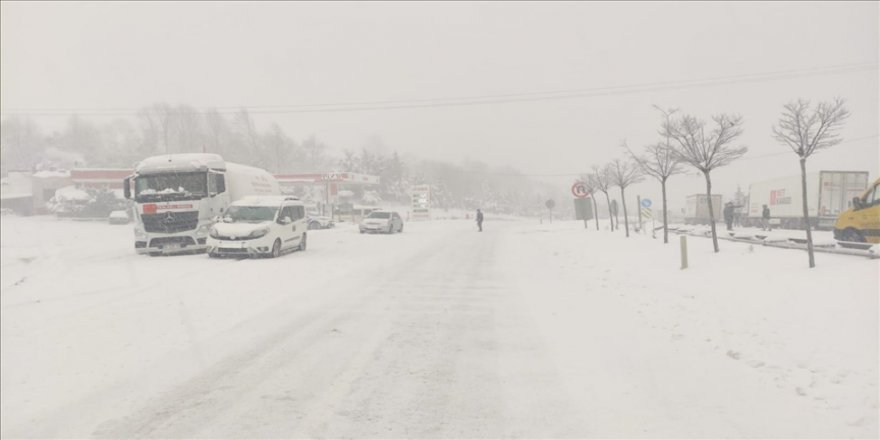 Bursa'da kar yağışının etkisi artıyor