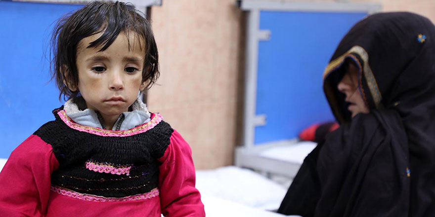 Afganistan’da 10 milyon çocuk açlık tehlikesi altında