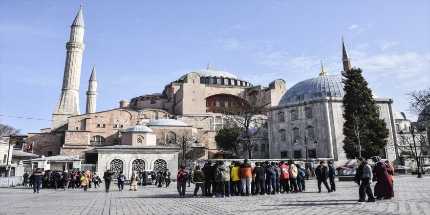 Altınova Belediyesi ramazanda her gün Ayasofya Camii'ne ücretsiz gezi düzenliyor