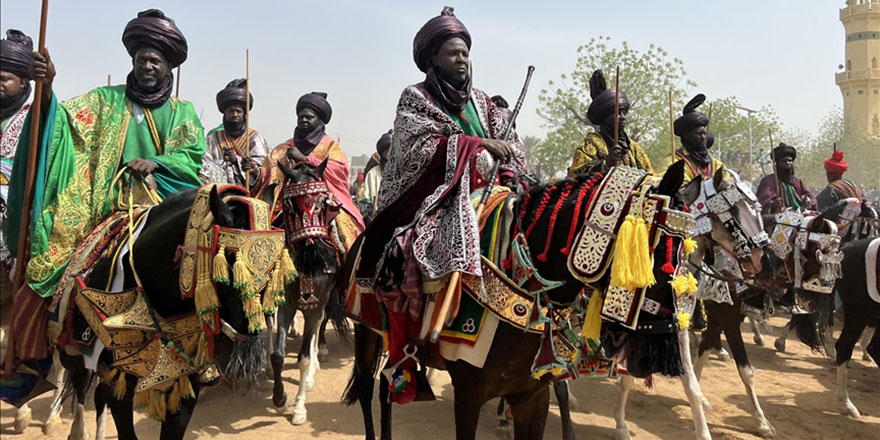 Nijerya'da bayram gelenekleri renkli törenlerle kutlanıyor