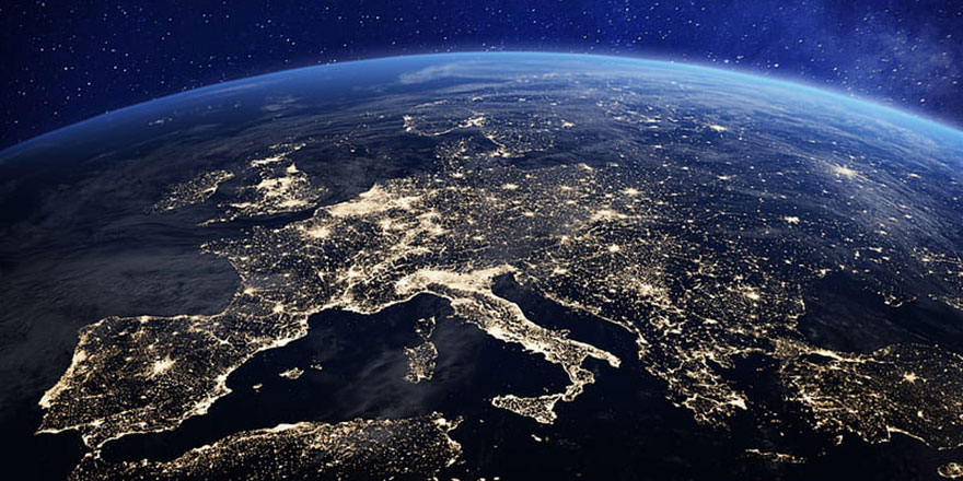 Gece uzaydan dünyaya bakış