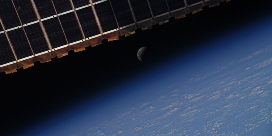 Astronot, Ay tutulmasını uzaydan görüntüledi