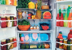Buzdolabına ne koyarsanız daha az yersiniz