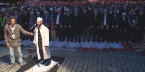 Ayasofya meydanında sabah namazı: Müzeyi kabul etmiyoruz