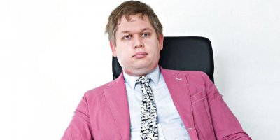 Danimarka bu provokatörü durdurmalı: Kur'an'ı ayağının altına aldı