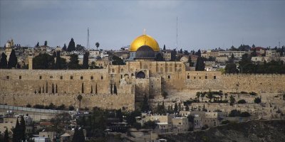 Filistinliler İsrail'in davetlisi Suudi gazeteciyi Mescid-i Aksa'dan kovdu