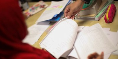 Fransa’da öğrenci ve velilere yönelik başörtüsü yasağını nasıl okumalı?