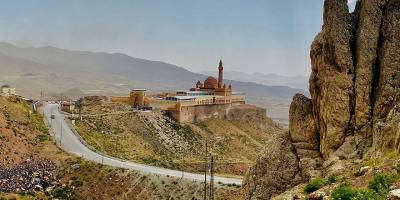 Osmanlı mimarisinin eşsiz örneği: İshak Paşa Sarayı