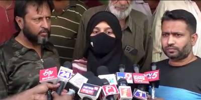 Başörtüsü düşmanı ırkçı Hindulara direnen Khan: Allah'ı hatırladım ve korkmadım