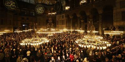 88 yıl sonra teravih kılınan Ayasofya'da Mü'minler salavat-ı şerife çekiyor