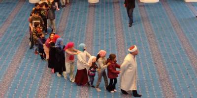 Teravih namazında sevindiren görüntü