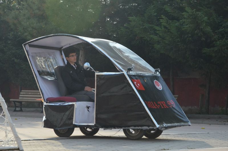 3d46d263o2.jpg İmam Hatip öğrencisi araba yaptı