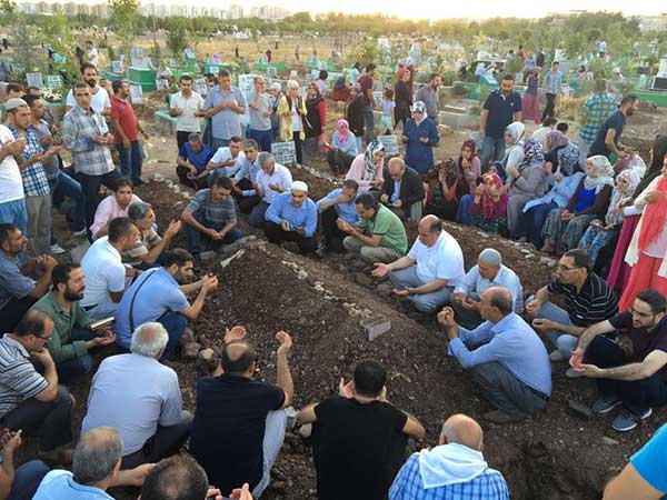 askeriyildiz_cenaze2.jpg askeriyildiz_cenaze2.jpg