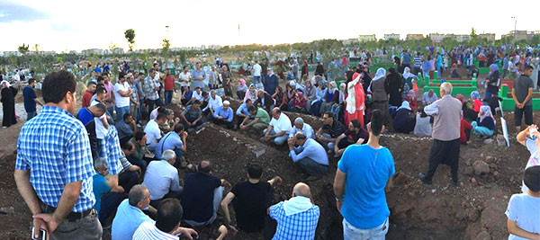 askeriyildiz_cenaze3.jpg askeriyildiz_cenaze3.jpg