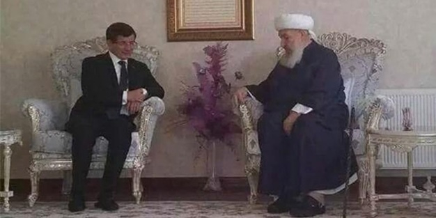 Başbakan Ahmet Davutoğlu Menzil Şeyhi Abdülbaki Erolu ziyaret etti
