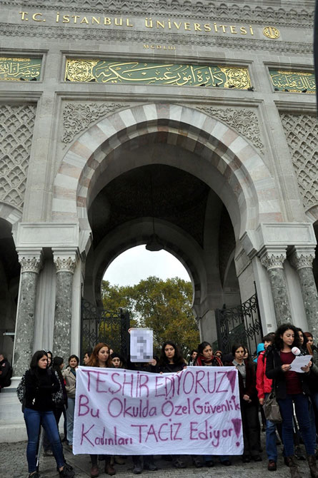 istanbul-universitesinde-taciz-protestosu.jpg istanbul-universitesinde-taciz-protestosu.jpg