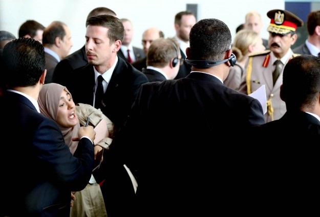 sisi_1.jpg sisi_1.jpg